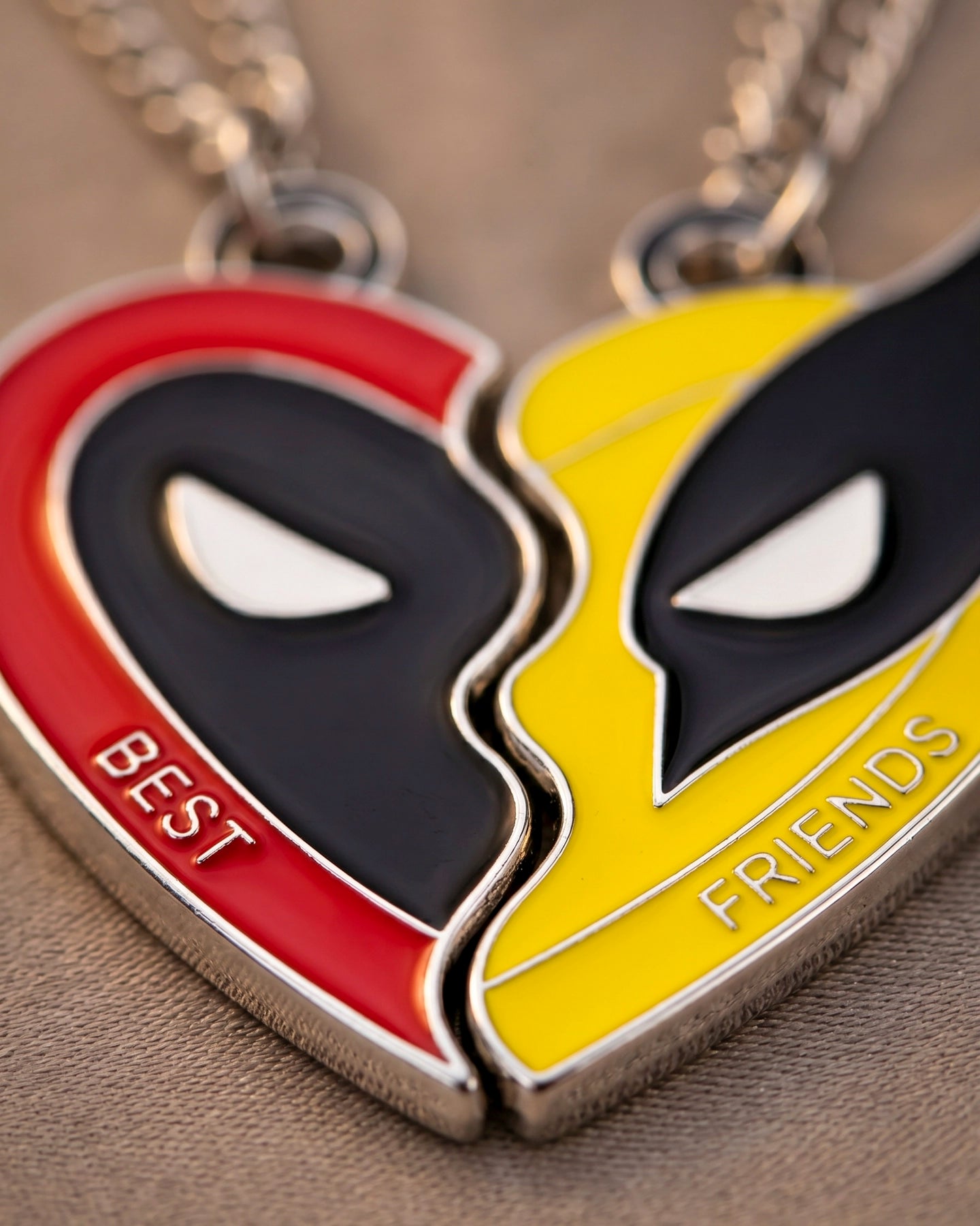 Collares Deadpool x Wolverine - Edición Dúo Antihéroes