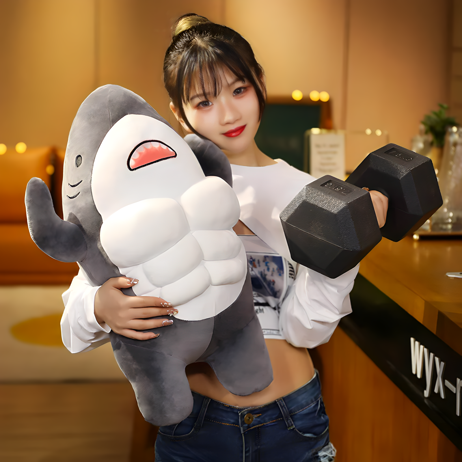 Peluche Tiburón Musculoso