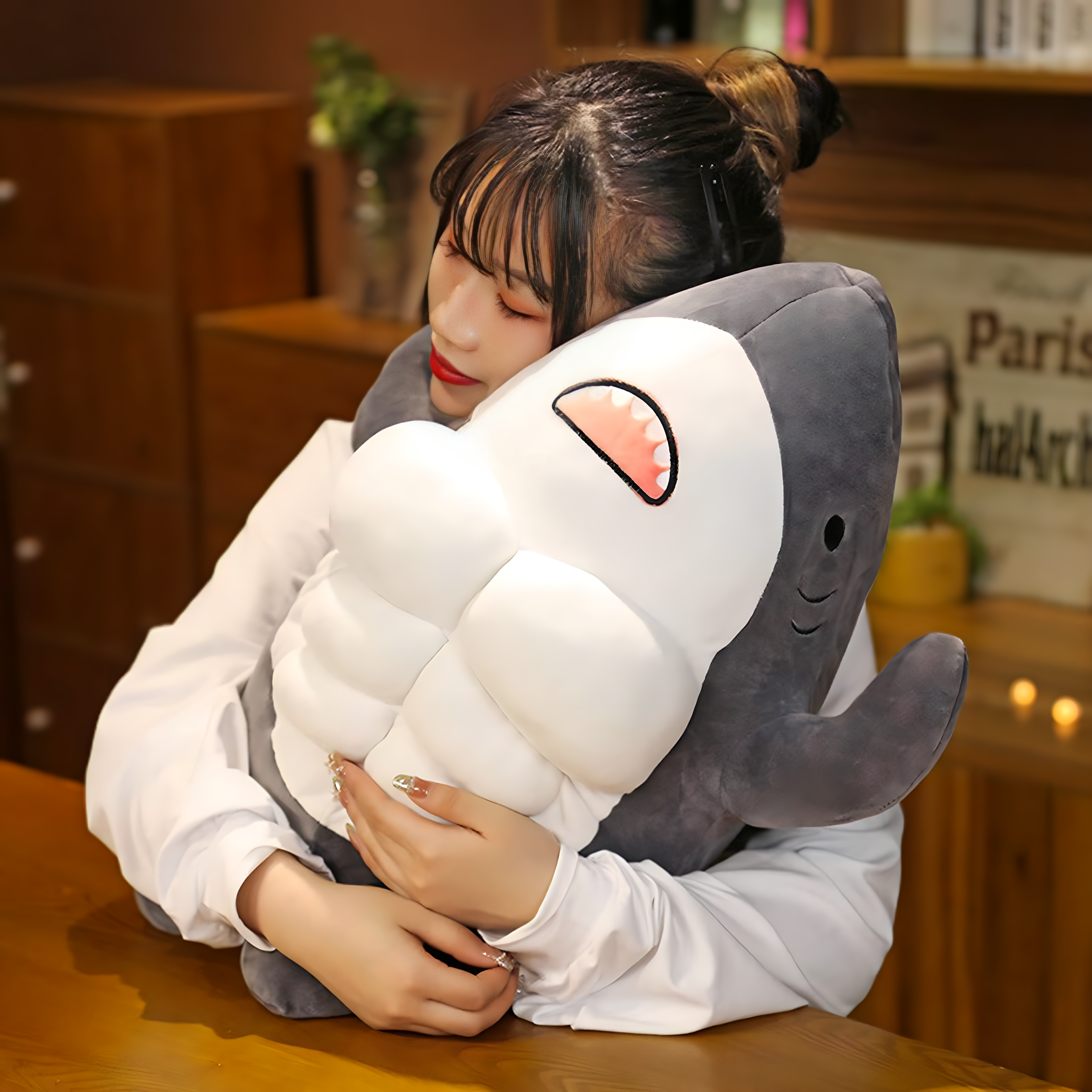 Peluche Tiburón Musculoso